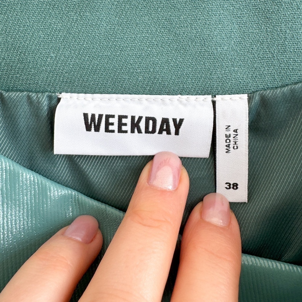 WEEKDAY • Jules Mini Skirt in Turquoise - Picture 4 of 13